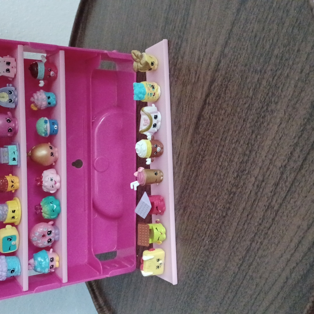 A portable shopkins carrier with mystery box's - Picture 3 of 4